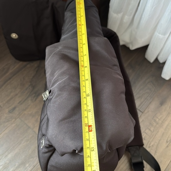 Bearpaw Puffer Flap Top Snap & bungee pull,side zip pockets,padded laptop sleeve